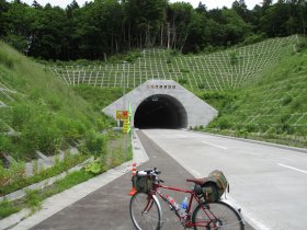 新送毛トンネル